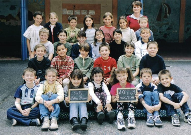 Photo de classe CE2 B de 2000, ECOLE NOTRE DAME - Copains d'avant