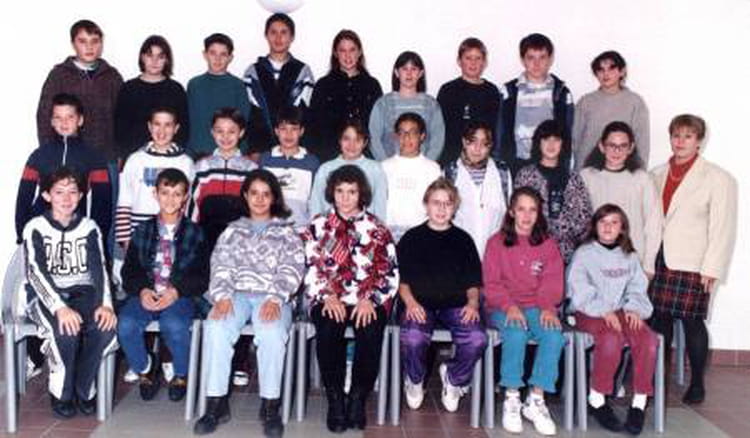 Photo de classe 5e de 1996, Collège Guillaume De Lorris - Copains d'avant