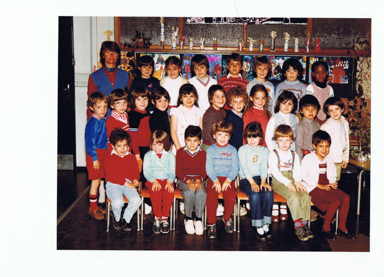 Photo de classe 1981/1982 ecole descartes st michel sur orge maternelle