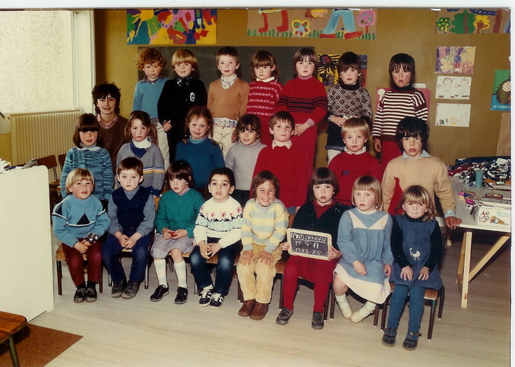Photo De Classe Marie Curie De 1992 Ecole Marie Curie Landerneau Copains D Avant