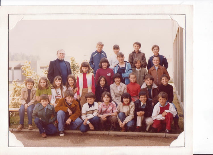 photo-de-classe-cm2-de-1978-ecole-albert-camus-copains-d-avant