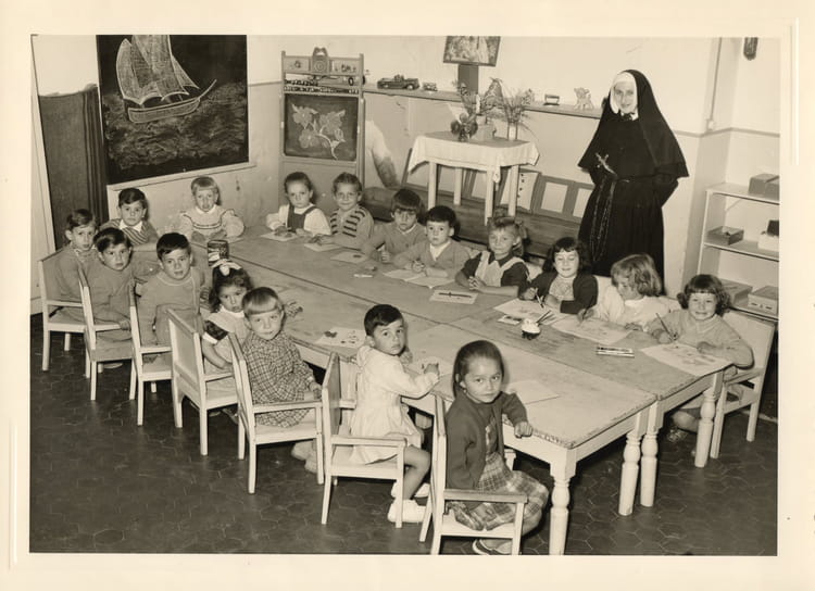 Photo de classe Jardin d'enfant de 1955, ECOLE SAINTE THERESE Copains