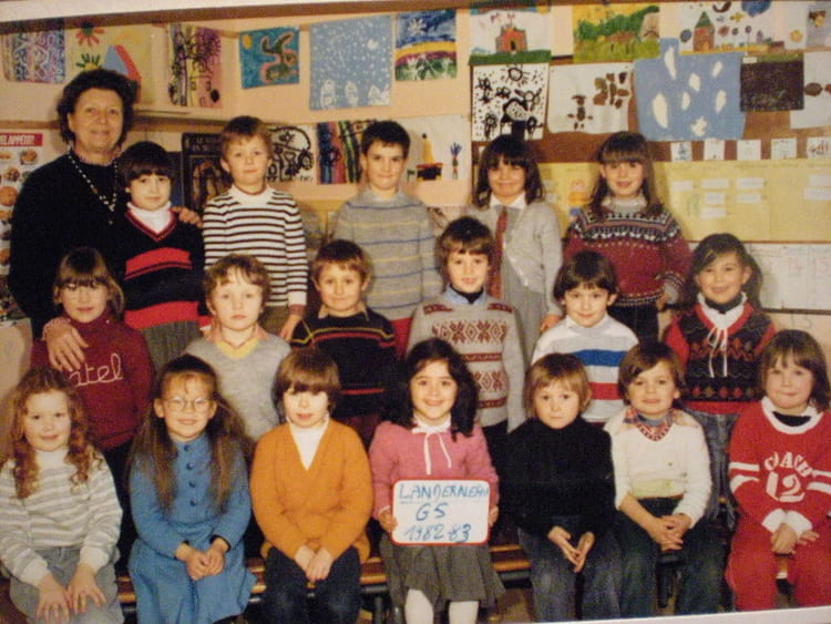 Photo De Classe Grande Section De 1982 Ecole Kergreis Landerneau Copains D Avant