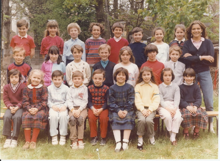 Photo de classe CE1/CE2 de 1985, école Sainte Louise Copains d'avant