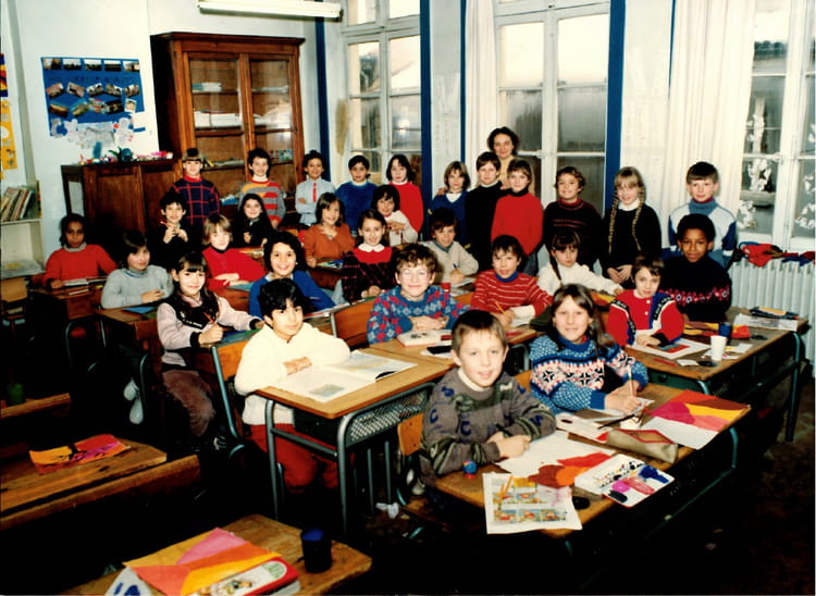 Photo de classe CM1 (19841985) de 1985, ECOLE INSTITUTION SAINTE