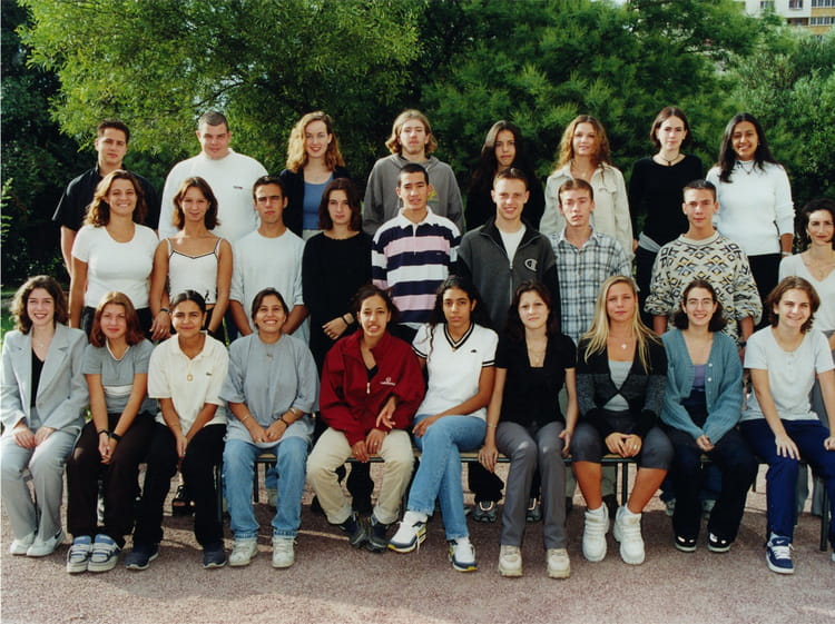 Photo de classe 1er STT de 1999, Lycée Dumont D'urville - Copains d'avant