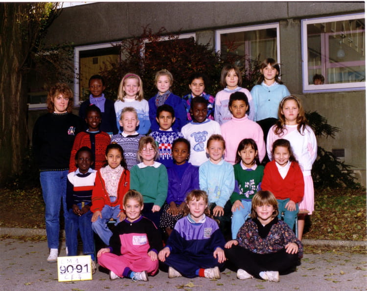 Photo de classe CE2 de 1990, ECOLE LOUISE MICHEL - Copains d'avant