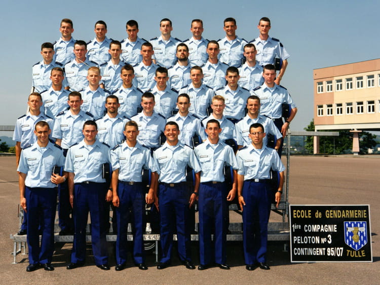 Photo De Classe Tulle 95 07 De 1995 Ecole Gendarmerie Tulle Ciga photo-de-classe-tulle-95-07-de-1995-ecole-gendarmerie-tulle-ciga