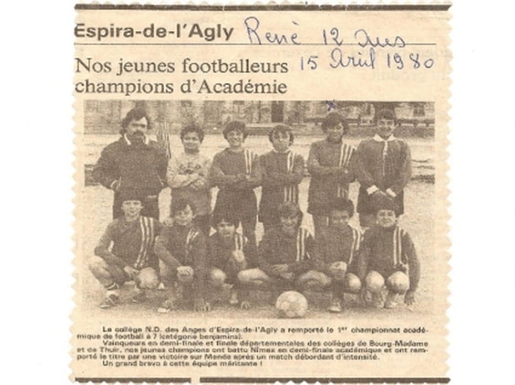 Photo de classe Equipe de foot champion académie 1980 de 1980, Collège Notredamedesanges Photo de classe Equipe de foot champion académie 1980 de 1980, Collège Notredamedesanges