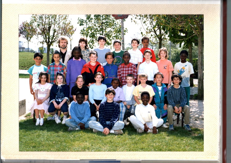 Photo de classe Cm2 de 1990, ECOLE GEORGES BRASSENS - Copains d'avant