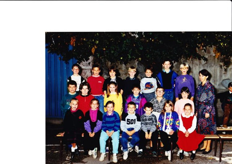 Photo de classe CE2/CM1 de 1990, Ecole Sainte Jeanne D'arc (Gap