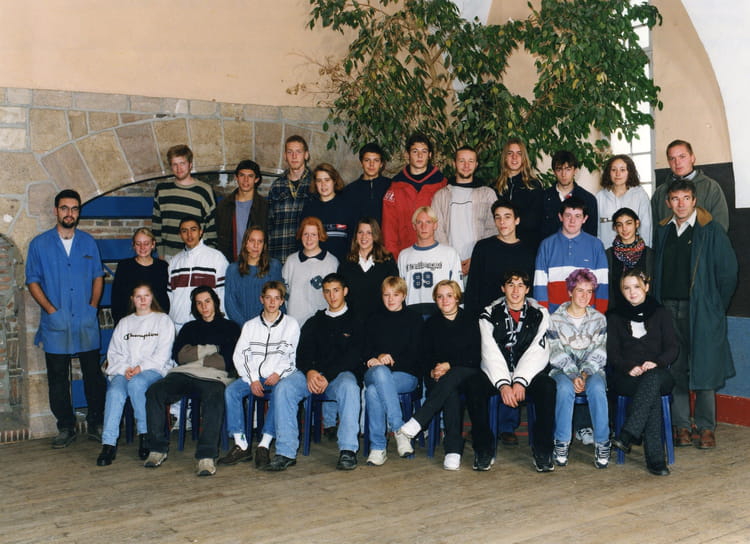 Photo de classe 1 IV de 2000, LYCEE JEAN MONNET - Copains d'avant