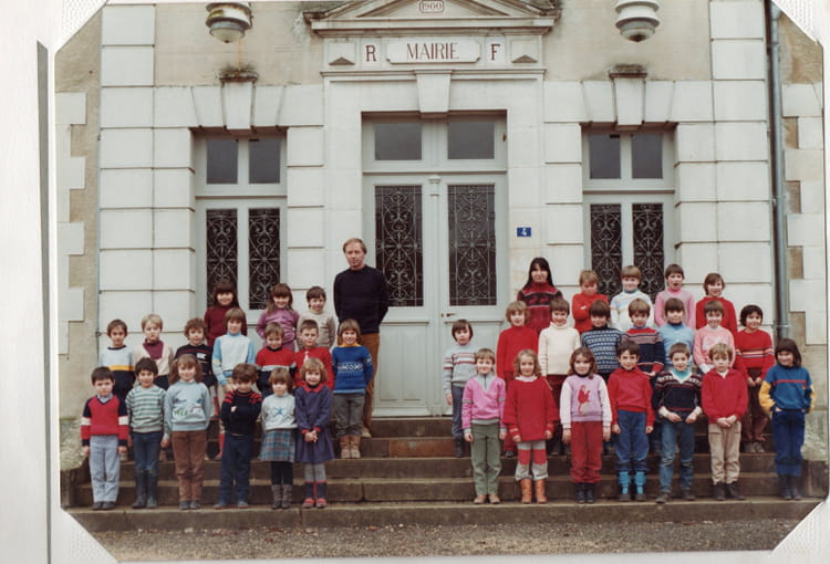 photo-de-classe-cp-ou-ce1-de-1984-ecole-primaire-ancy-le-franc