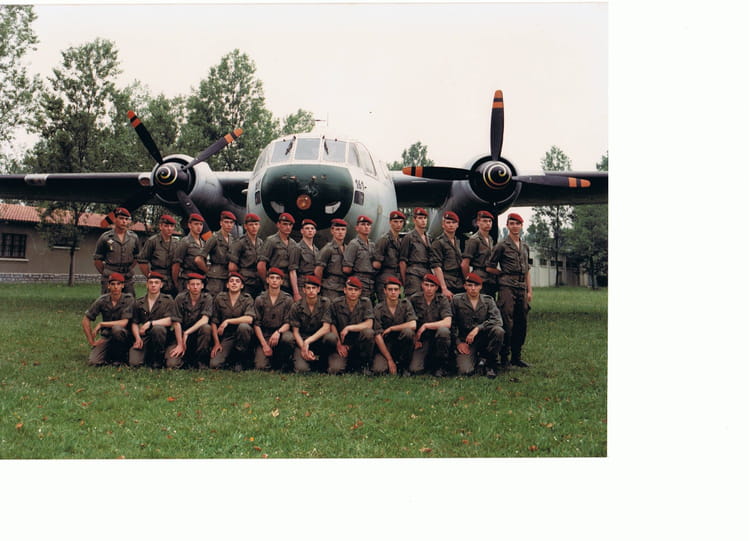 Photo de classe PHOTO DE GROUPE DE SAUT A PAU 05/89 de 1989, 13em Rdp ...