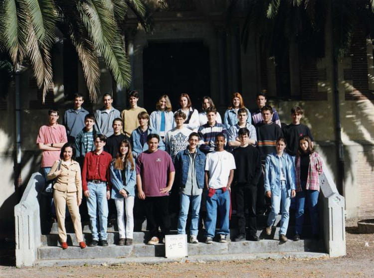 Photo de classe Premiere S de 1997, Lycée Saintlouis De Gonzague Copains d'avant Photo de classe Premiere S de 1997, Lycée Saintlouis De Gonzague Copains d'avant