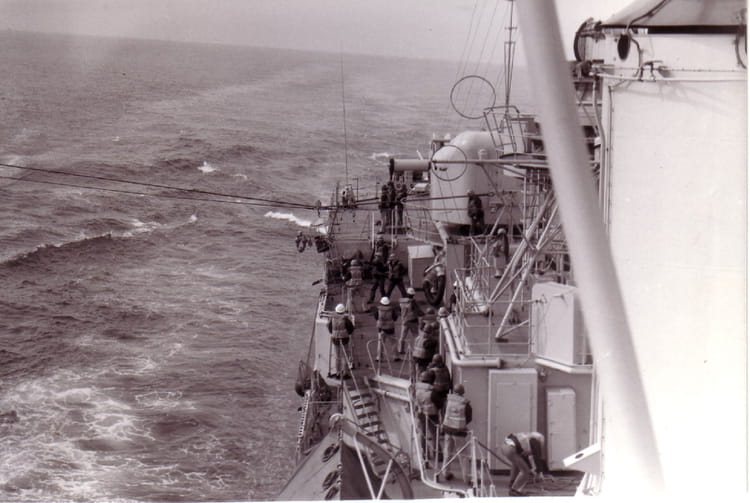 Photo de classe Pendant un ravitaillement à la mer de 1985, Escorteur D