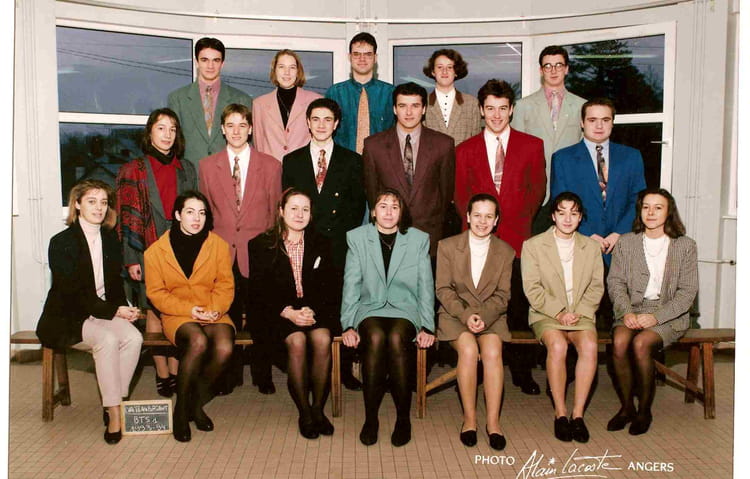 Photo de classe 1ere annee bts force de vente de 1993, Lycée Saint ...
