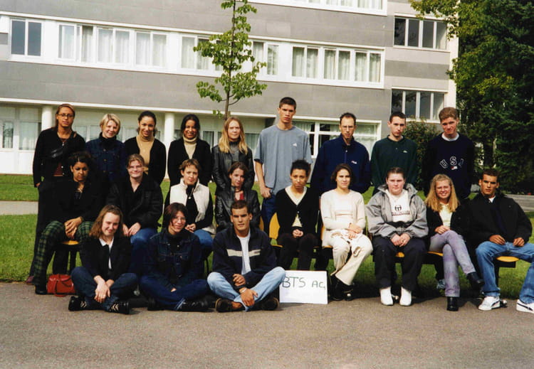 Photo de classe BTS AC 1 de 2001, Lycée Georges Dumézil - Copains d'avant