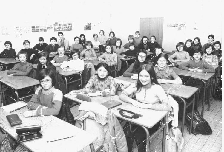 Photo de classe 6e Quelque chose... de 1975, Jeanperrin Copains d