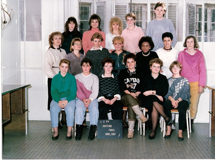 Photo De Classe Ecole De Coiffure Rue D Enghien De 1986 Ecole Coiffure Rue D Enghein Copains D Avant