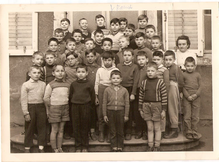 Photo de classe Classe 8 de 1962, Ecole La Sainte Famille (Toul) Copains d'avant