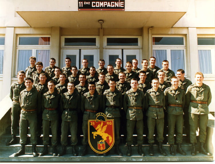 photo-de-classe-04-85-de-1985-caserne-berthezene-copains-d-avant