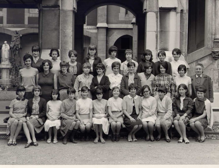 Photo de classe Classe de 4ème de 1965, STE GENEVIEVE Copains d'avant