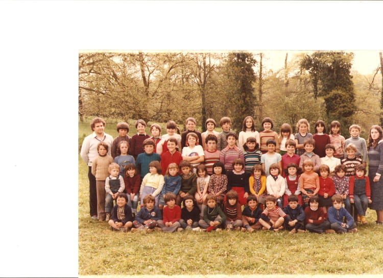 Photo de classe Année scolaire 198081 section enfantine à CM2 de 1981, Ecole Champagnac La