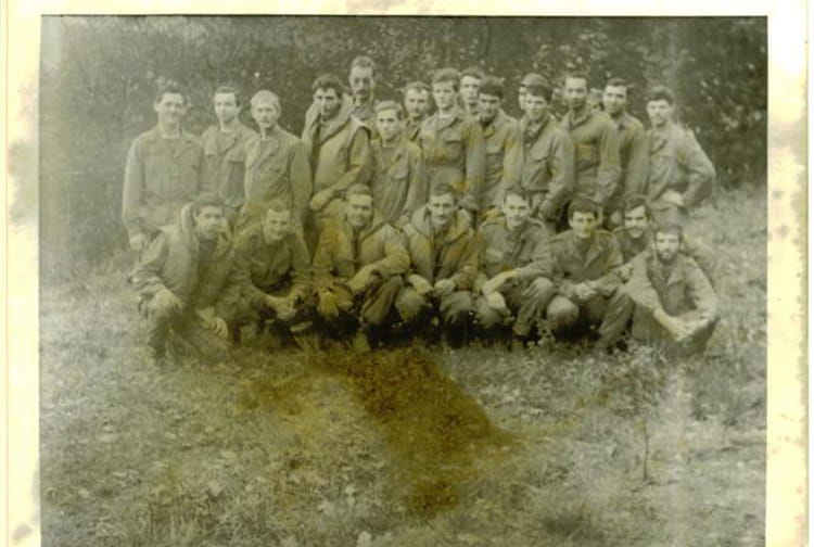 Carte Photo CPA Guerre - Élèves Caporaux Écris, Militaire France Années 1900