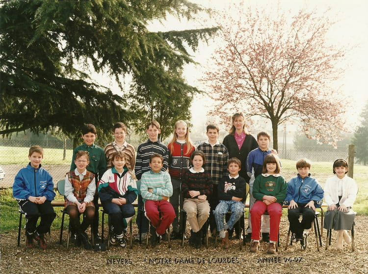 Photo de classe CM1 de 1996, Ecole Notre Dame De Lourdes (Nevers