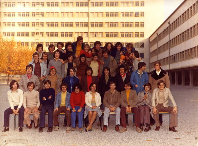 Photo de classe 1èC1 de 1974, Lycée Emmanuel Mounier Copains d'avant