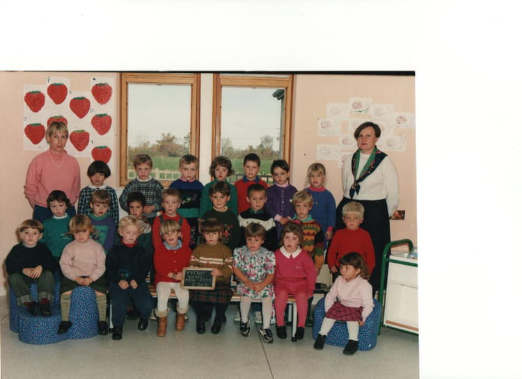 Photo de classe La maternelle de 1991, Ecole De L'eglise (Yvetot Bocage