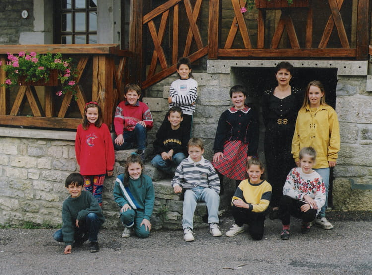 photo-de-classe-cm1-de-1993-ecole-primaire-copains-d-avant