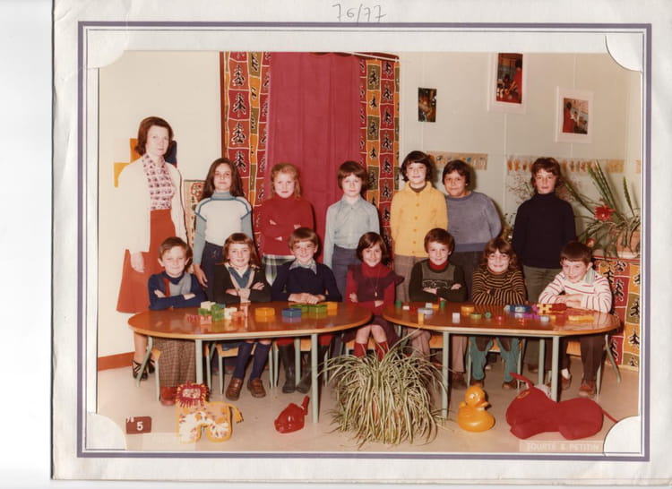 Photo de classe CE1 de 1976, Ecole Notre Dame De Lourdes (Nevers