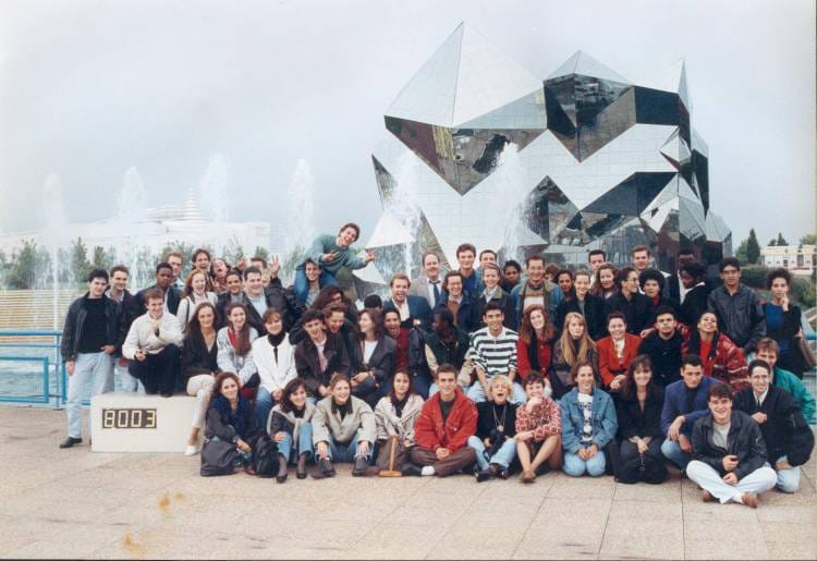 Photo de classe BTS Action 1ère et 2ème années au Futuroscope de 1991 ...