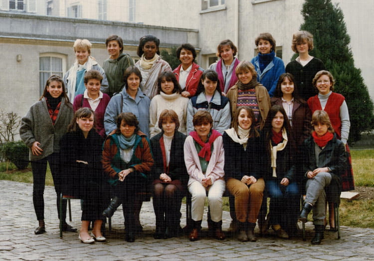 Photo De Classe Bep Secretariat Steno Dactylo 1ere Ou 2eme Annee De Photo De Classe Bep Secretariat Steno Dactylo 1ere Ou 2eme Annee De