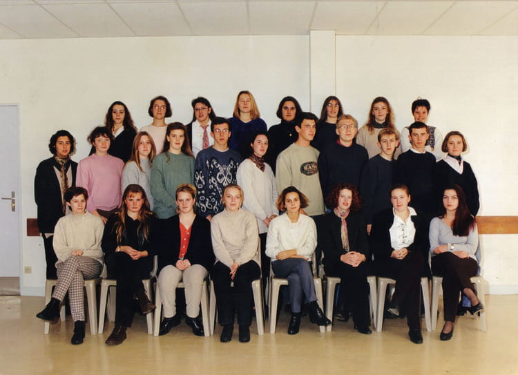 Photo de classe BTS ACTION CO 1ERE ANNEE de 1996, Lycée Guy De ...