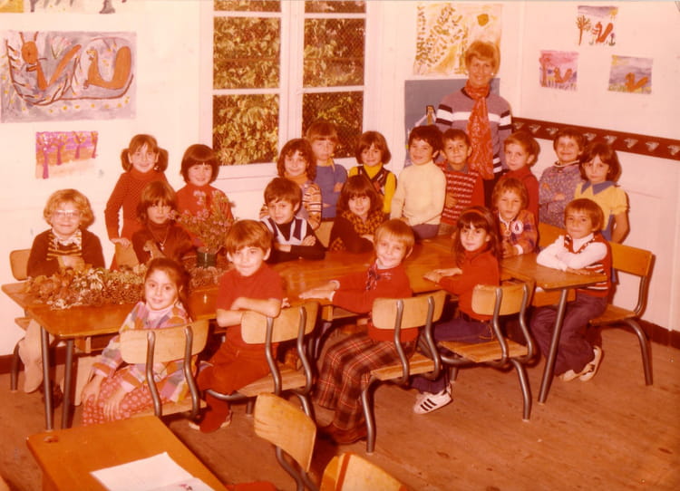 Photo de classe CP de 1975, école Des Trois Ponts Copains d'avant
