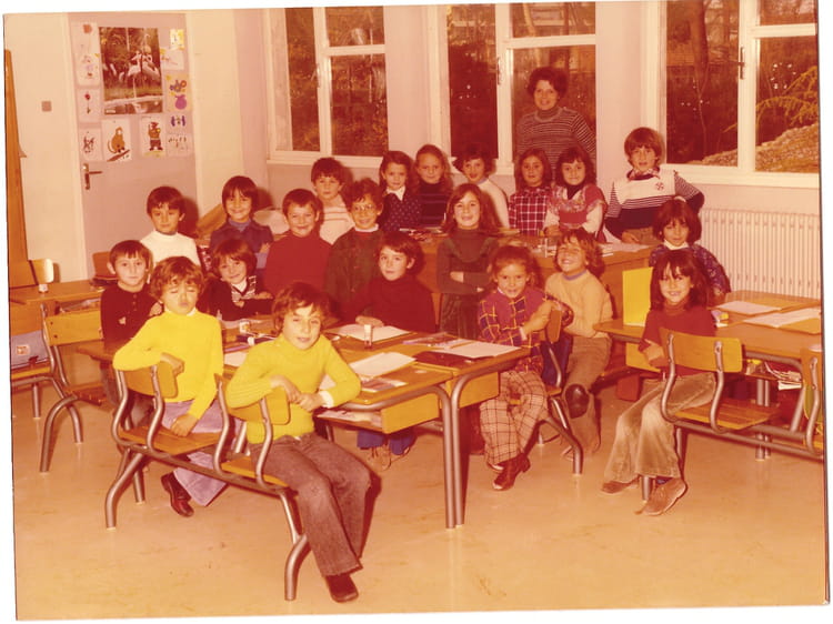 Photo de classe Cp de 1976, école Des Trois Ponts Copains d'avant