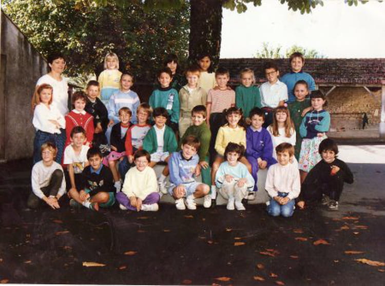 Photo de classe CE1CE2 de 1990, Ecole Primaire (Saint Genis D Hiersac