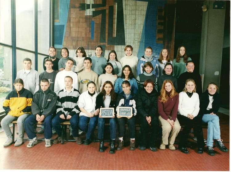 Photo de classe 1 STL.A de 2000, Lycée Louise Michel - Copains d'avant