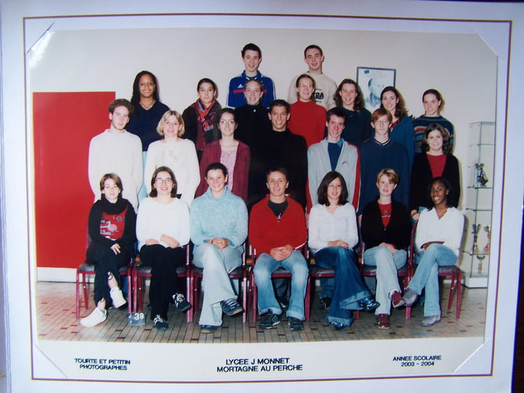 Photo de classe 1ère ES de 2003, Lycée Jean Monnet - Copains d'avant
