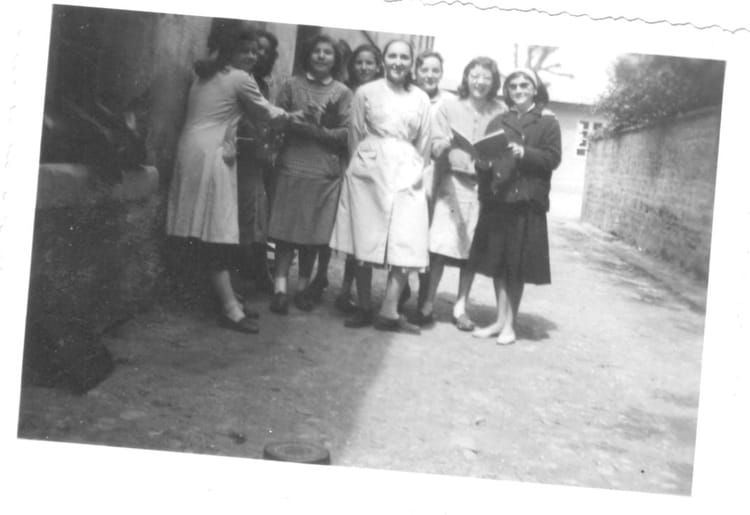 Carte Postale Ancienne Douai, Collège De Jeunes Filles, Cour Intérieure, Noir Et Blanc