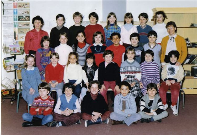 Photo de classe CM1 de 1984, ECOLE MARIE CURIE - Copains d'avant