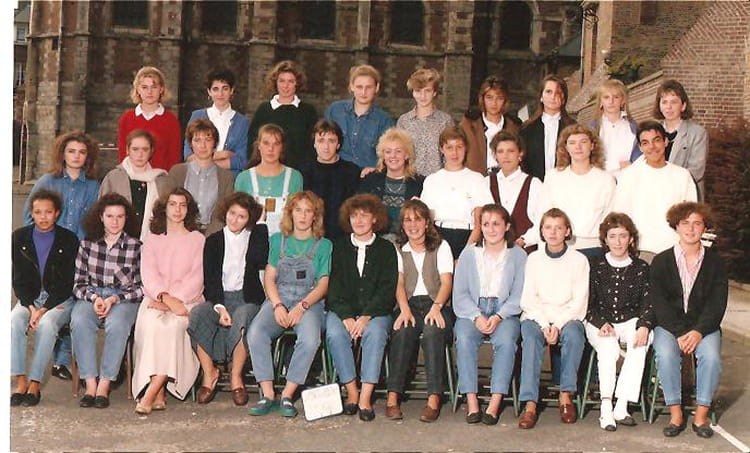 Photo de classe TERMINALE A2 de 1989, Lycée Michel Anguier - Copains d ...
