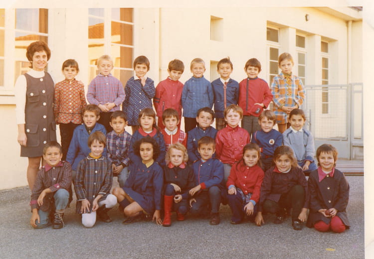 photo-de-classe-cp-de-1970-ecole-primaire-copains-d-avant