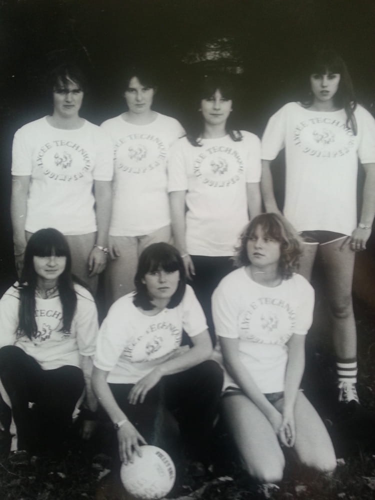 Photo de classe Equipe féminine de Volley 19801981 de 1980, Lycée Yves