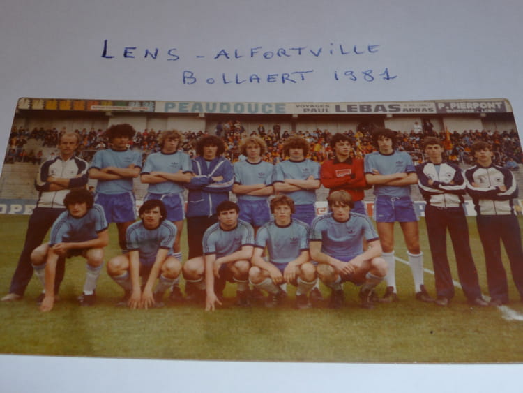 FC LA ROCHE Sur Yon RC Lens fanion coupe de France 1981