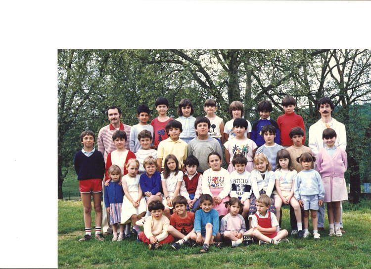 Photo de classe Petite section au CM2 de 1986, Ecole Champagnac La Riviere (Champagnac La