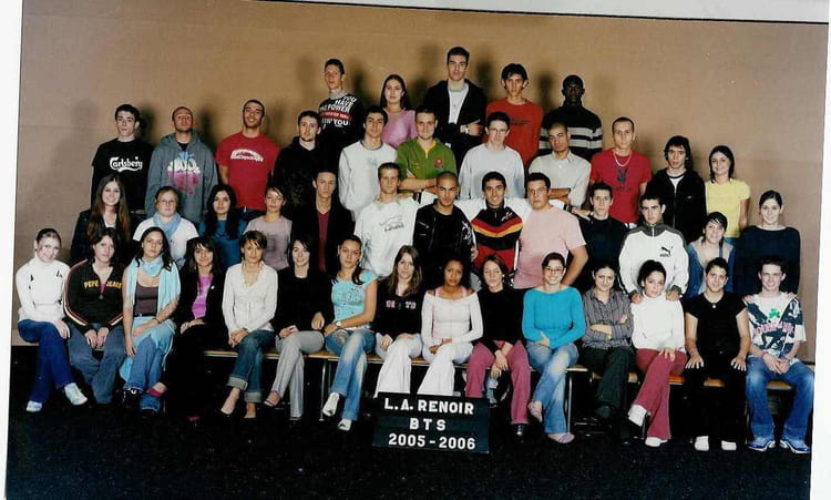 Photo de classe BTS CI 1 & 2 de 2005, RENOIR BTS COMMERCE INTERNATIONAL ...